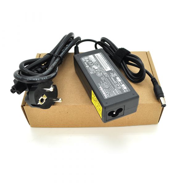 
					Блок живлення MERLION для ноутбука TOSHIBA 15V 4A (60 Вт) штекер 6,36 * 3,0 мм, довжина 0,9 м + кабель живлення