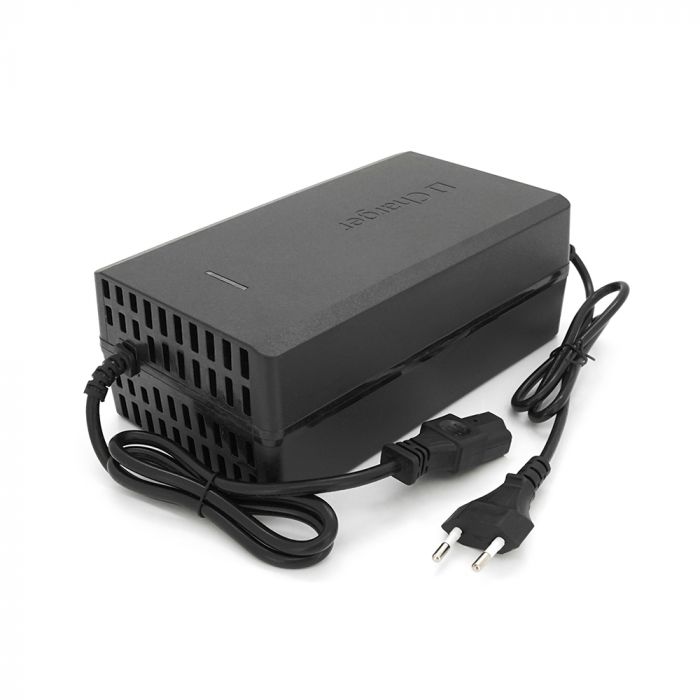 
					Зарядний пристрій Jinyi для літієвих акумуляторів 60V 8A, штекер 3-pin, з індикацією, DC:71,4V 8A, BOX