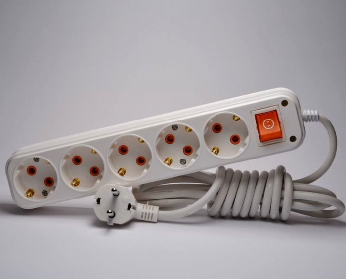 Profitec удлинитель 5 гн. с заземлением и выключателем 5м
