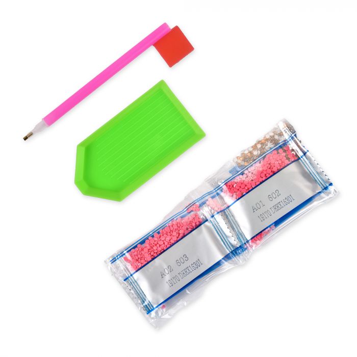 Алмазна мозаїка Strateg ПРЕМІУМ Панда серед троянд розміром 30х30 не повна викладка (DEEX16305)